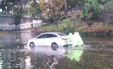 Lluvias dejan 53 encharcamientos en varios puntos de la CDMX; reportan árboles caídos, obstrucciones por basura y vehículos inundados 
