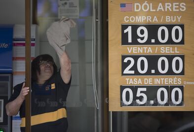 Dólar llega a 20 pesos por elección en Estados Unidos