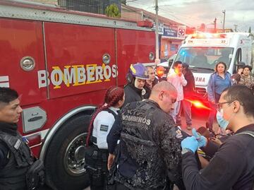 Reportan 2 bomberos heridos en Neza tras explosión por acumulación de gas