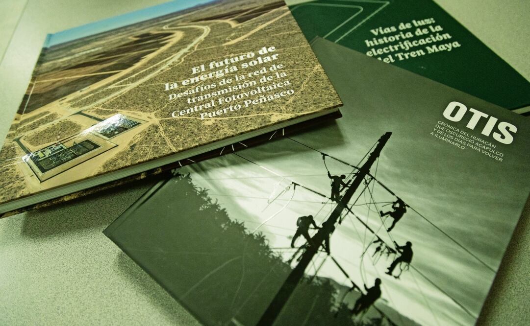 Los libros fueron editados en español e inglés, y uno de ellos hasta en maya. (03/02/2025) Foto: Germán Espinosa | El Universal