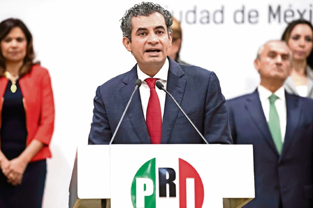 Enrique Ochoa Reza señaló que Acción Nacional debería actuar contra Guillermo Padrés, ex gobernador de Sonora —a quien ayer el PAN le retiró sus derechos partidistas—, y el mandatario electo de Veracruz, Miguel Ángel Yunes (ARCHIVO EL UNIVERSAL)