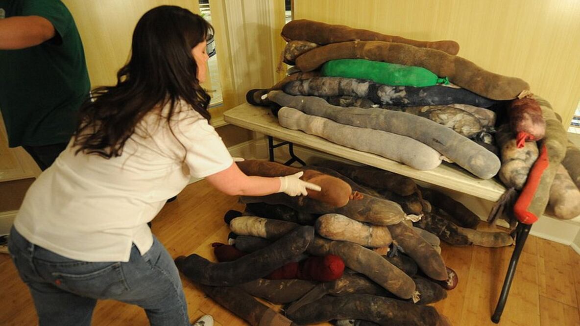 Los cilindros con pelo humano son muy efectivos en separar los aceites contaminantes en el agua. Foto: Getty Images