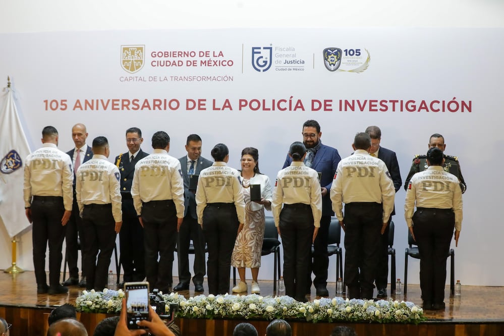 La Jefa de Gobierno de la CDMX, Clara Brugada encabezó el 105 aniversario de la PDI. (Foto: especial)