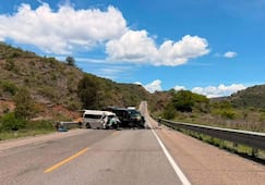 Choque frontal entre dos camionetas deja 7 muertos y 11 lesionados en la autopista de Oaxaca; entre fallecidos se encuentra una mujer y su hija