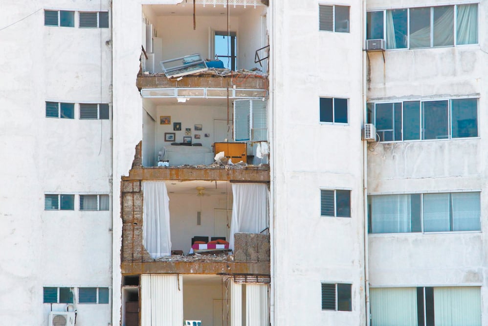 Las familias podrán adquirir una vivienda o un terreno adecuado a sus necesidades fuera de la Unidad Habitacional Pedregal de Cantaluna y así proteger su vida y la de sus familias. Foto: EFE