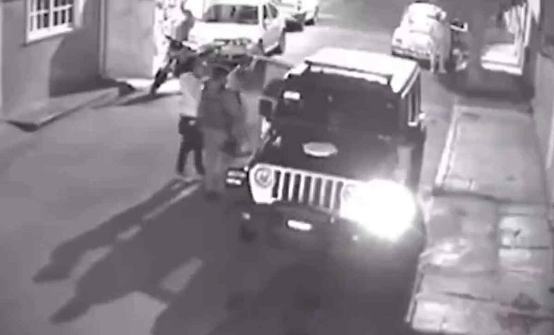 La joven fue vista por última vez el pasado 13 de abril, cuando elementos de la Secretaría de Seguridad Ciudadana la subieron a una patrulla, hecho que quedó grabado en un video de vigilancia de una casa vecina. Foto: Captura de pantalla