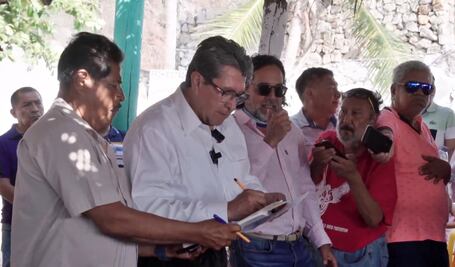 Promete Monreal a pescadores rescate del sector ante abandono