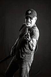 Pachucos, cholos y chundos aprenden del tumbado