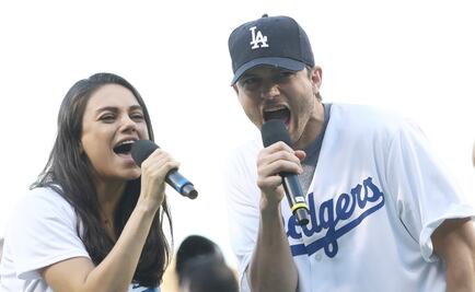 Ashton Kutcher y Mila Kunis cantan "La Vaca Lola"