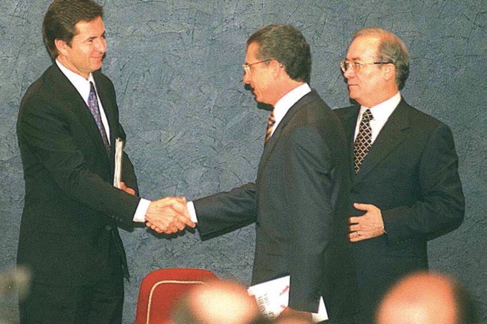 Esteban Moctezuma Barragán (primero de izq. a der.) fue el secretario de Gobernación durante la administración de Ernesto Zedillo (centro). (ARCHIVO EL UNIVERSAL)