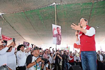 Se reúne Del Mazo con campesinos y antorchistas en Teotihuacán