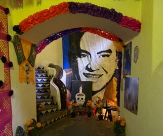 Casa de “El Indio” Fernández recuerda a compositores e intérpretes con ofrendas