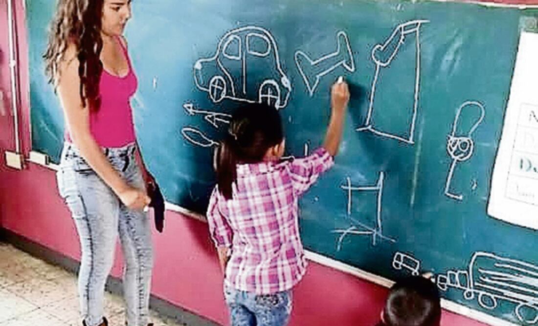 Los alumnos escriben cuentos para demostrar sus avances (CONAFE)