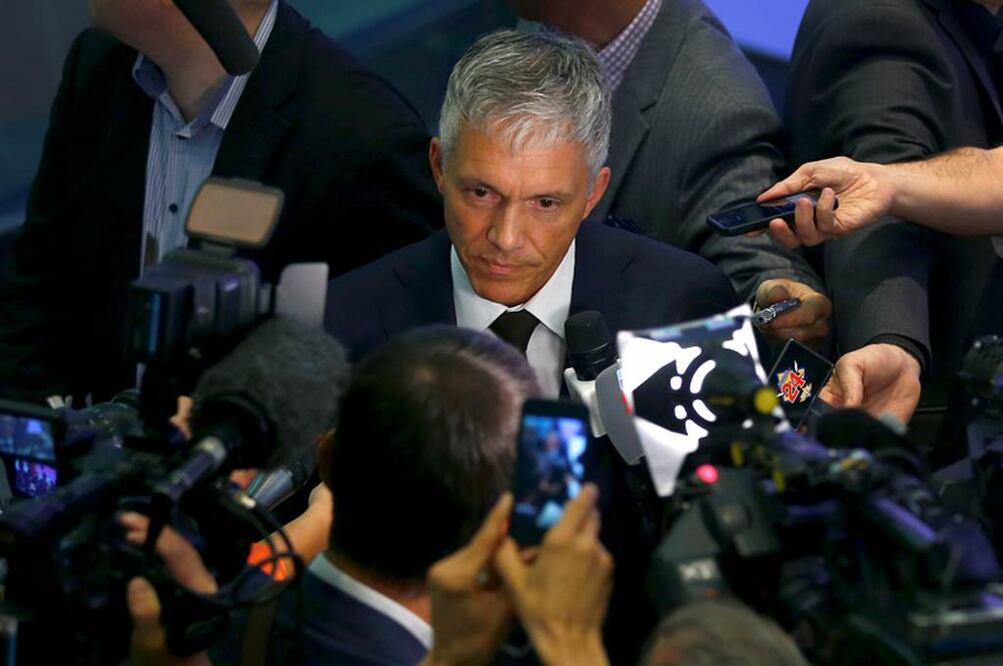 Michael Lauber, fiscal federal de Suiza, informó que bancos de su país descubrieron 53 casos sospechosos; el problema es "enorme y complejo", advirtió. Foto Reuters