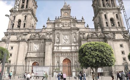 Sismo provocó desprendimientos en la Catedral Metropolitana de CDMX