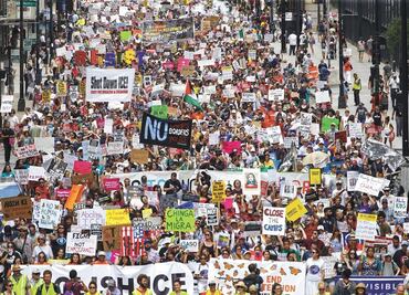 Miles protestan en EU por las redadas