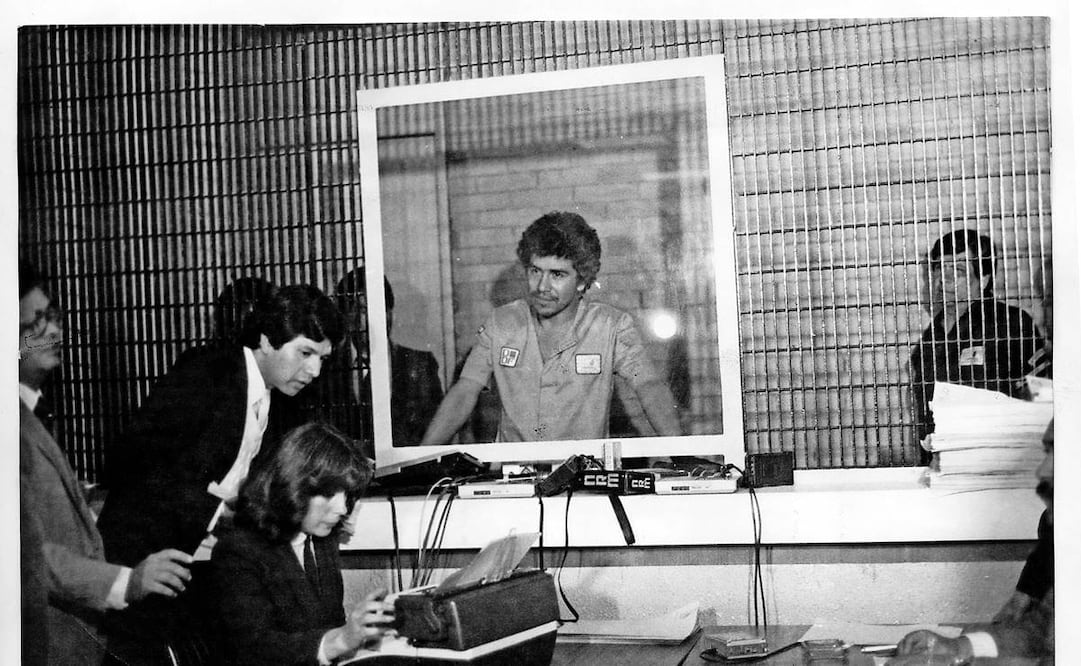 El narcotraficante Rafael Caro Quintero escucha las acusaciones en su contra en un juzgado del Reclusorio Norte en 1985. Foto: Archivo EL UNIVERSAL