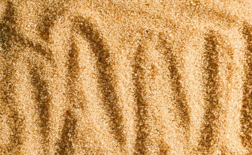 El piloncillo es azúcar sin refinar que requiere cuidados específicos al guardarse. Foto: Unsplash.