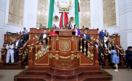 "No pasará" Diputados del PRI y PAN toman tribuna del Congreso de CDMX; protestan contra modificación de Ley Orgánica del Poder Legislativo