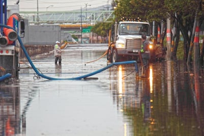 Por lluvia, se inundan 120 casas en Neza