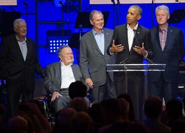 Ex presidentes de EU recaudan fondos para afectados por huracanes