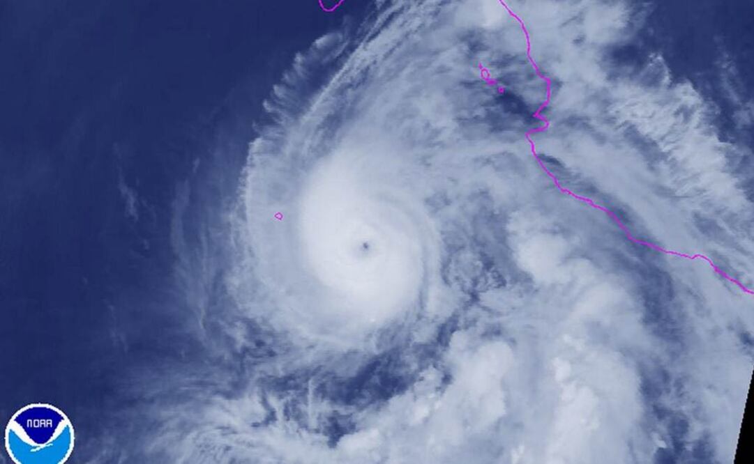 Alcanzó a las 20:00 horas de este martes la categoría 2 con vientos de 169 km/h y rachas de 201 km/h Foto: NOAA