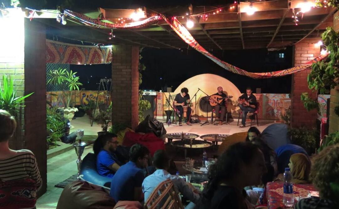 Después de desayunar y de una sobremesa con té, café y muy probablemente una "shisha" (pipa de agua), la vida cultural empieza a partir de las 21.00 horas. (FOTO: EFE)