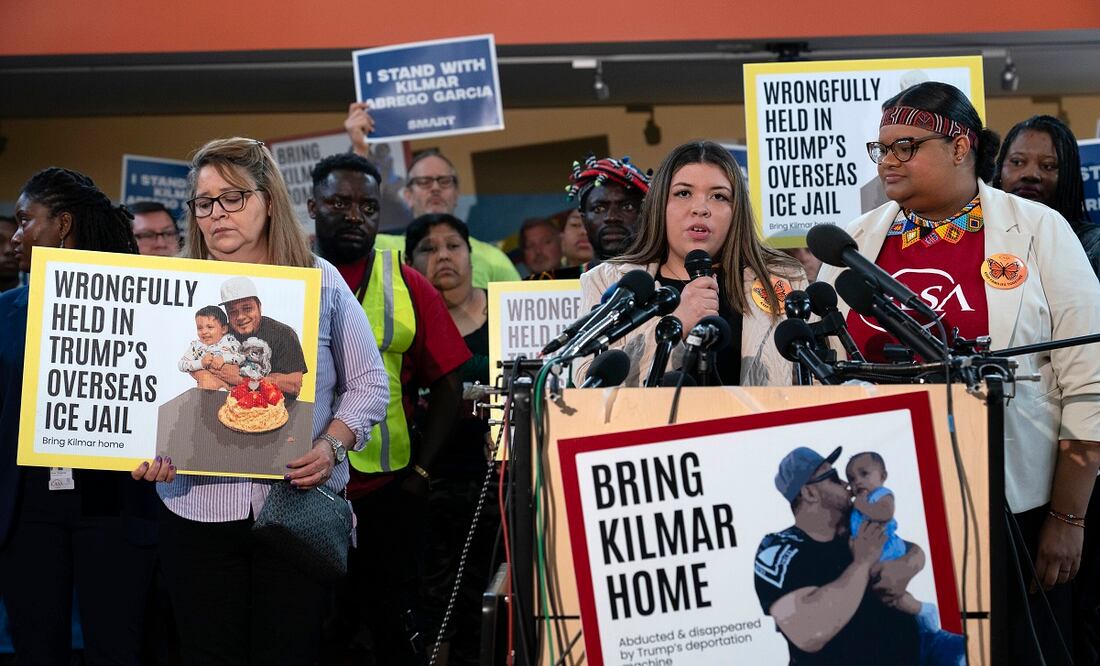 Jennifer Vasquez Sura, esposa de Kilmar Abrego García, quien fue deportado por error a El Salvador, habla durante una conferencia de prensa en Hyattsville, Maryland. Foto: AP/Archivo