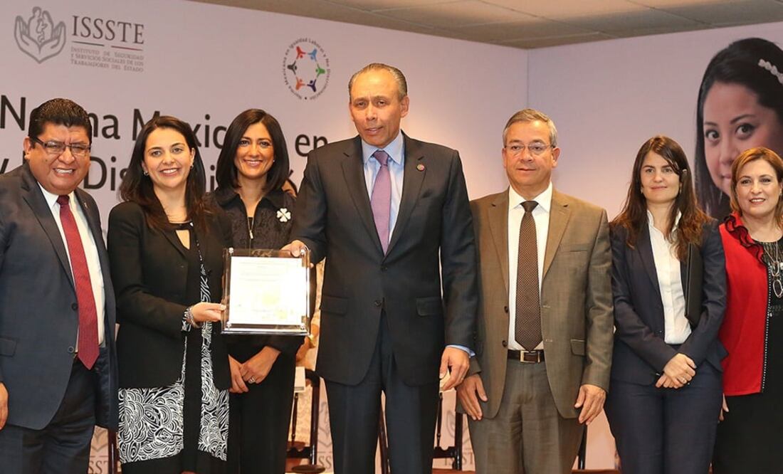 El director del ISSSTE, José Reyes Baeza, invitó a todos los servidores públicos que laboran en el instituto a hacer posible la igualdad laboral. /Especial - ISSSTE