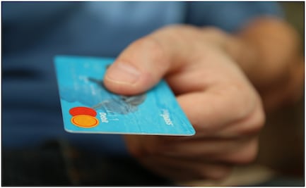 ¿Te atrasaste con el pago de tu tarjeta? Esto te cobrará el banco por penalización