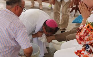 Realizan tradicional lavado de pies a internos de penal de Ciudad Victoria, Tamaulipas; Obispo encabeza actividades religiosas