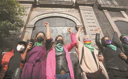 Feministas cercan Congreso mexiquense