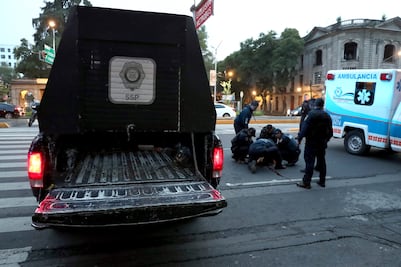 Agreden a policía para robarle arma en Álvaro Obregón