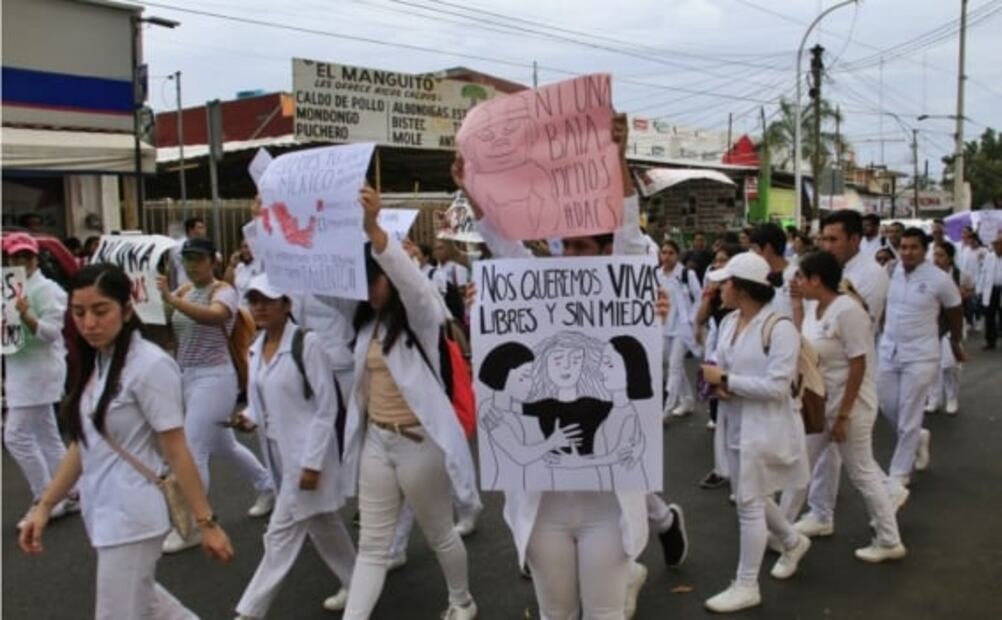 Marchan estudiantes en Tabasco por ataque a compañera; exigen seguridad