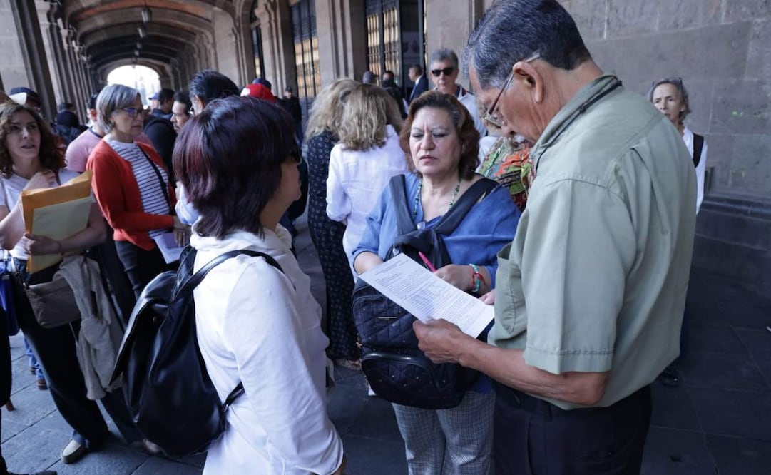 Vecinos entregan firmas para reponer proceso de elaboración del proyecto del Plan General de Desarrollo; acusan falta de consulta.
Foto: Fernanda Rojas/ EL UNIVERSAL.