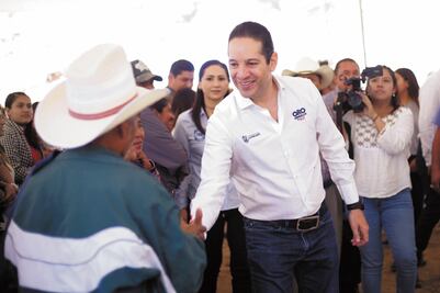 Gobernador entrega primera etapa del camino a Bucareli