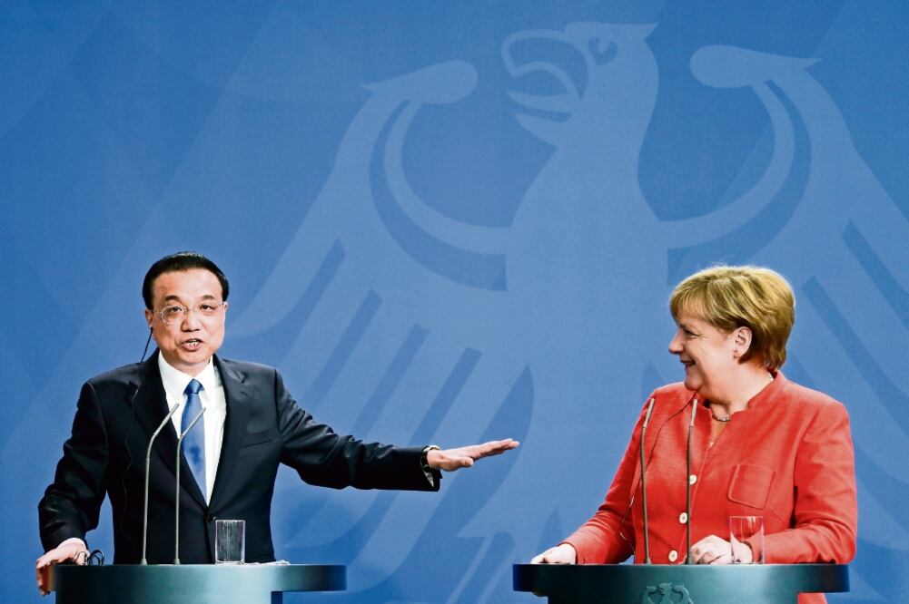 Este acuerdo forma parte de una alianza entre empresas impulsada por el primer ministro chino, Li Keqiang, y la canciller alemana, Angela Merkel. (MIRIAM KAROUT. AP)