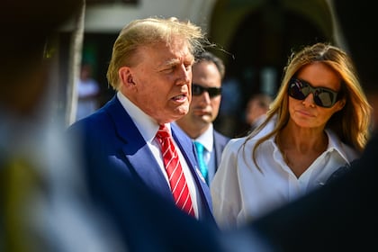 Donald Trump hace incómodo comentario sobre redada del FBI en Mar-a-Lago: “hicieron un lío” con la ropa interior de Melania 