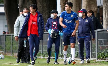 Jesús Molina estará fuera Chivas entre 7 y 9 meses; sufre rotura de ligamento