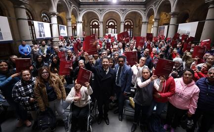 Batres entrega más de 300 escrituras a familias de Tlalpan; este viernes es su último día como jefe de gobierno de la CDMX