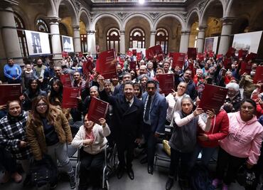 Batres entrega más de 300 escrituras a familias de Tlalpan; este viernes es su último día como jefe de gobierno de la CDMX