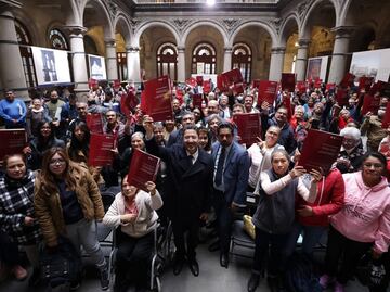 Batres entrega más de 300 escrituras a familias de Tlalpan; este viernes es su último día como jefe de gobierno de la CDMX