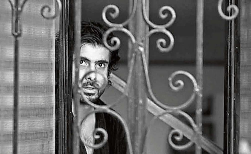 La película, comenta el actor, hace recordar la película La ventana indiscreta, de Alfred Hitchcock