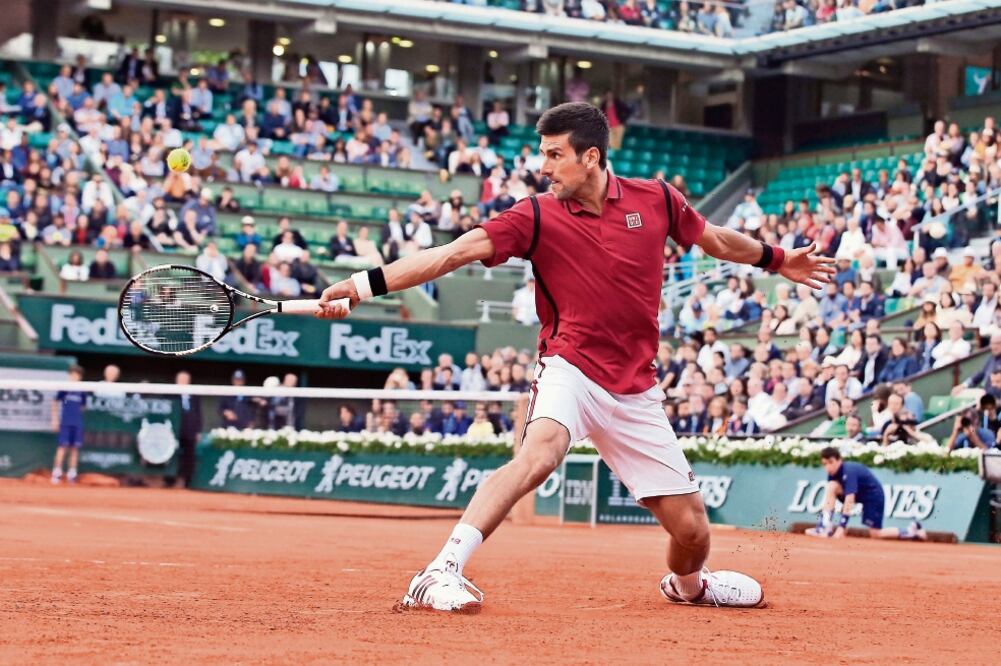 Novak no tuvo oposición en el británico Aljaz Bendene, a quien dejó fuera antes de caer la noche (ALASTAIR GRANT. AP)
