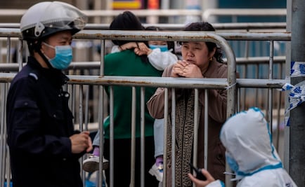 Para frenar contagios, separan en Shanghái a niños con Covid-19 de sus padres