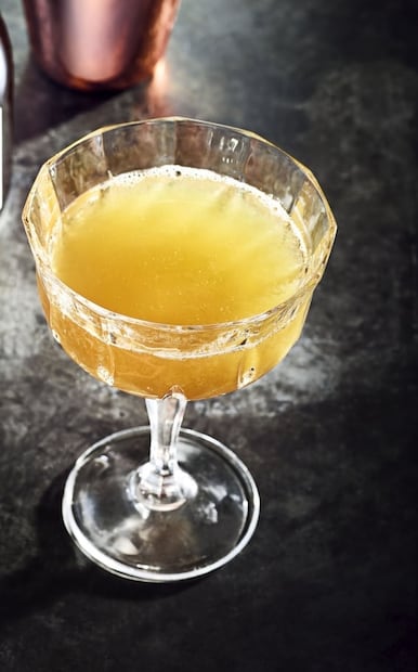 Cómo hacer cocteles con licor de coñac y naranja