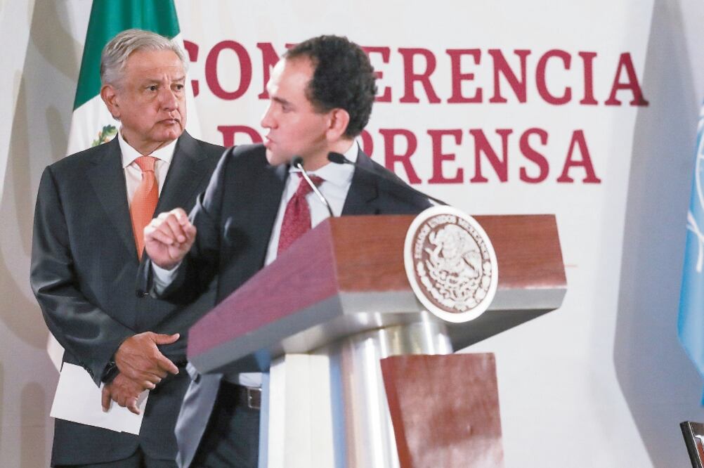 Arturo Herrera, subsecretario de Hacienda, acompañó al Presidente durante la conferencia matutina, en la que explicó que los expendedores de combustibles absorben los estímulos fiscales en vez de que los reciba el consumidor final. Foto: GERMÁN ESPINOSA.