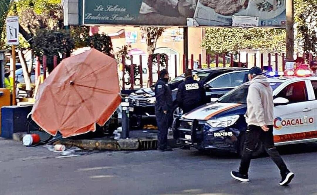 Al lugar arribaron paramédicos de Protección Civil municipal para prestar auxilio al comerciante/ Foto: Especial