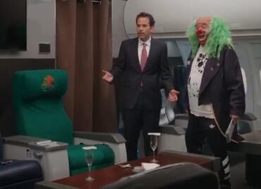 Loret y Brozo bromean, critican y se alburean arriba del "avión presidencial"