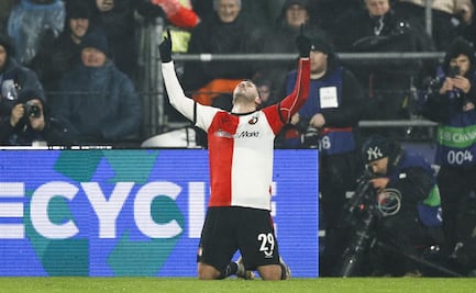 Santiago Giménez recibe emotiva despedida del Feyenoord; "se va nuestra máquina de goles", señalan
